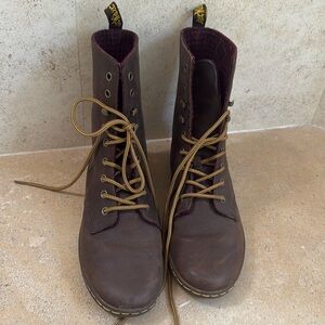 Dr Marteen airwair women’s boots